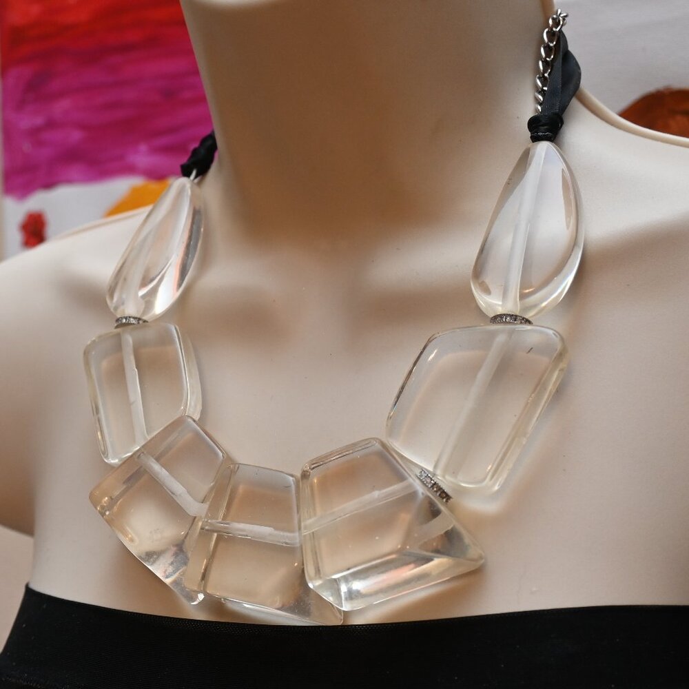 Clear Resin Statement Necklace chunky lucite geometric ribbon modernist - Picture 5 of 7